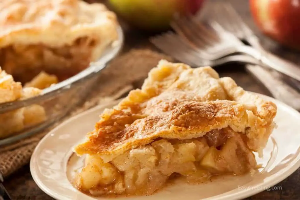 A slice of apple pie.