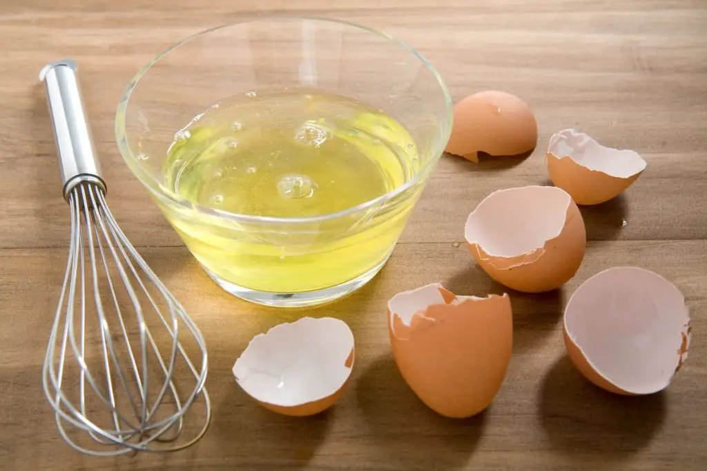 Easy Guide to Freezing Egg Whites (+ Some Great Ways to Use)