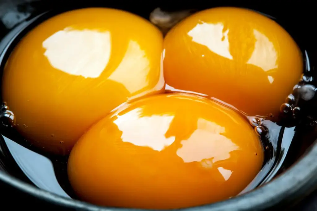 Easy Guide to Freezing Egg Yolks (+ Some Great Ways to Use)