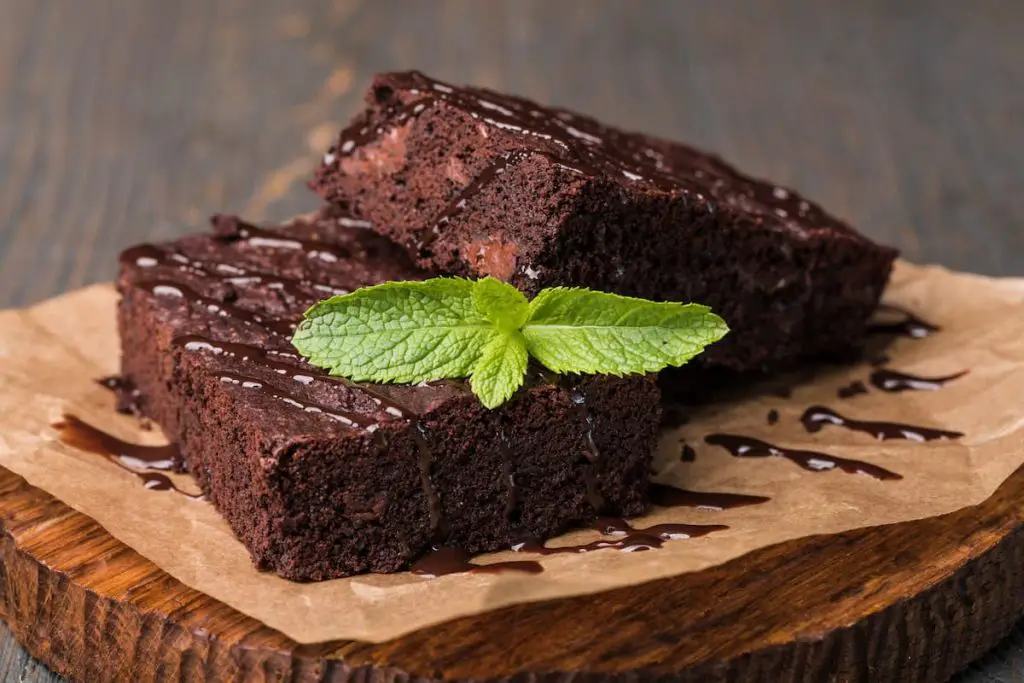 How To Freeze & Thaw Brownies Properly (An Easy Guide) 