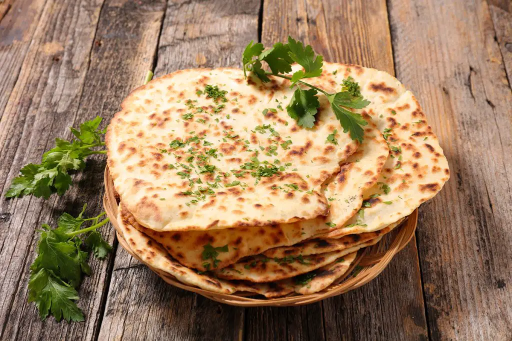 3 Easy Steps to Freeze Naan Bread Properly (Explained)