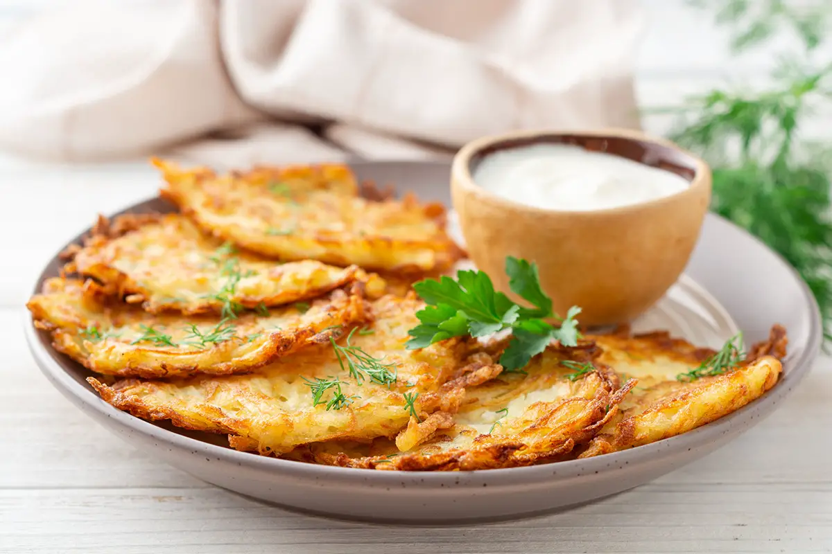 7 Easy Steps to Freeze Potato Latkes (Cooked & UnCooked) Easy Freezing