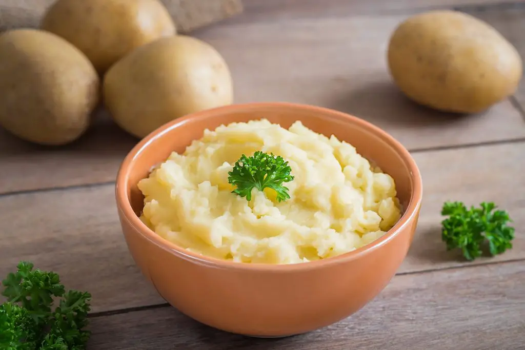 Find out how to thaw and reheat frozen instant mashed potatoes.