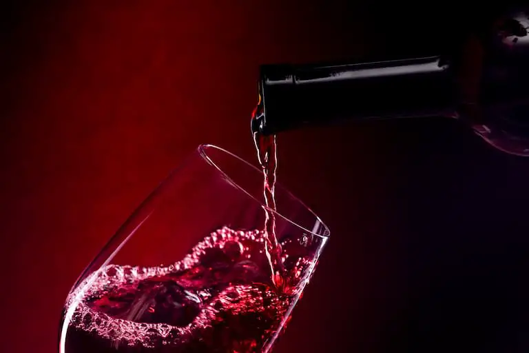 Pouring wine: Frozen wine is better for cooking than drining