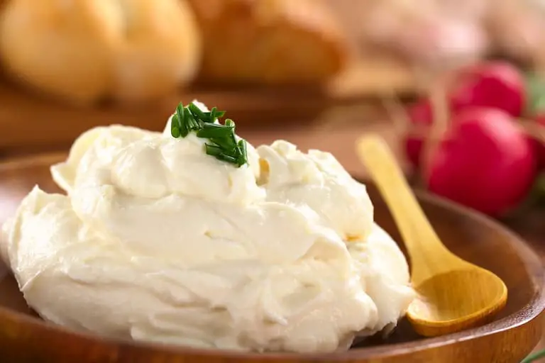 Whipped cream cheese in dish: Cream cheese vs Whipped cream cheese for freezing