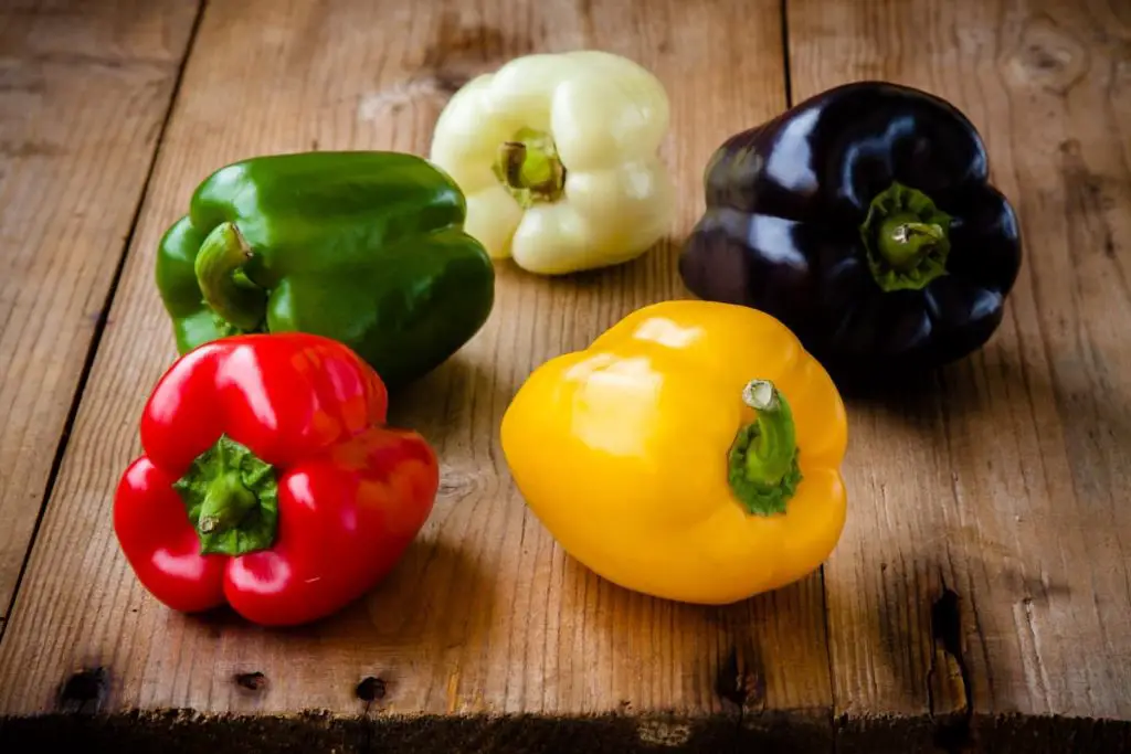 All colors of bell peppers can be frozen