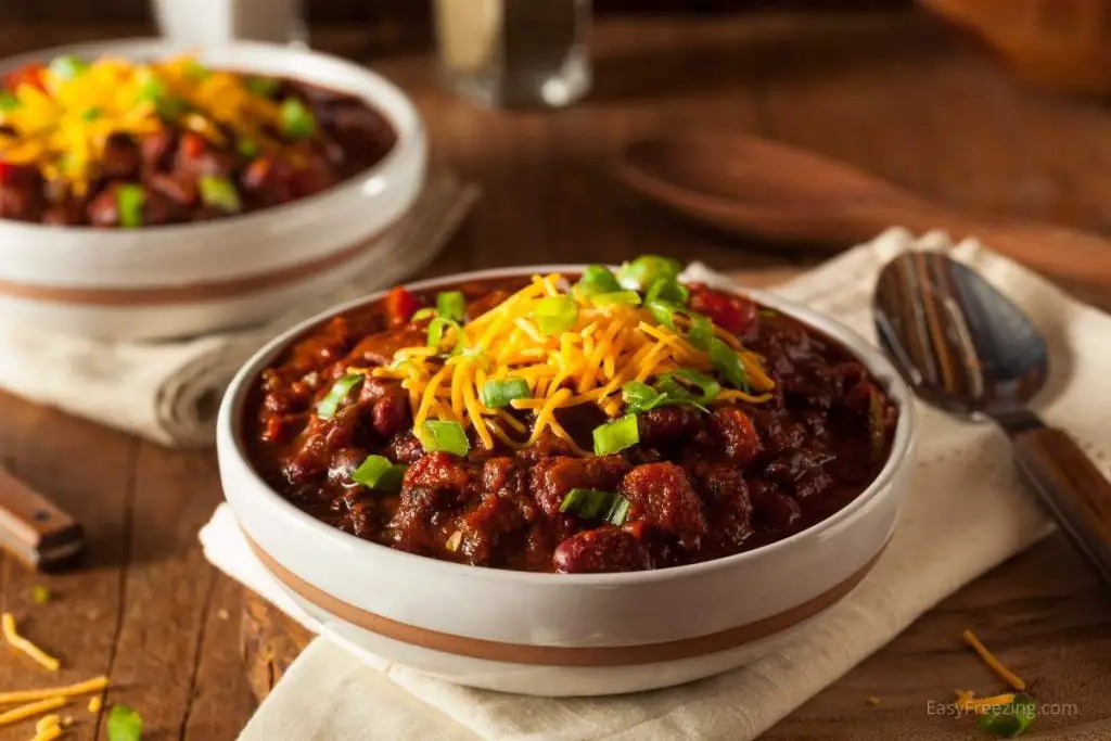 Bowls of Chili: Can you freeze leftover chili