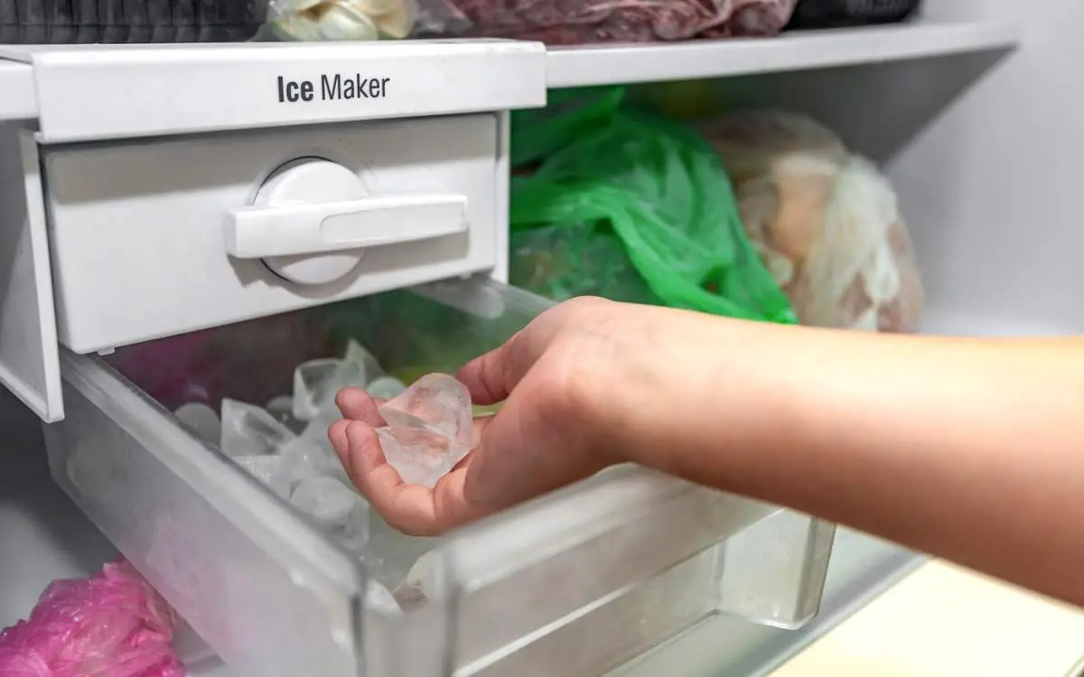 How to clean my freezer ice maker