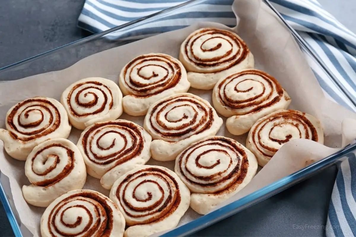 Baked cinnamon rolls on baking paper