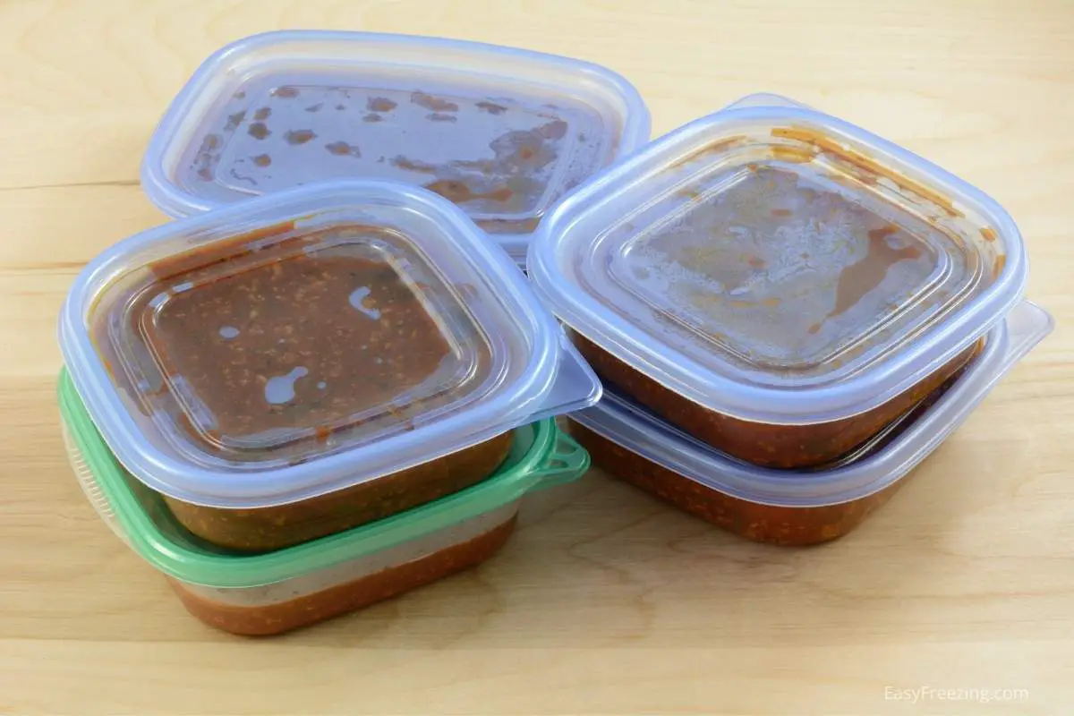 freezing tomato sauce in plastic containers